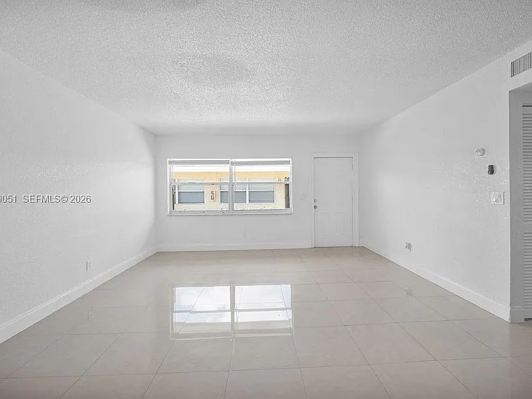 6907 SW 7th St — Photo 2