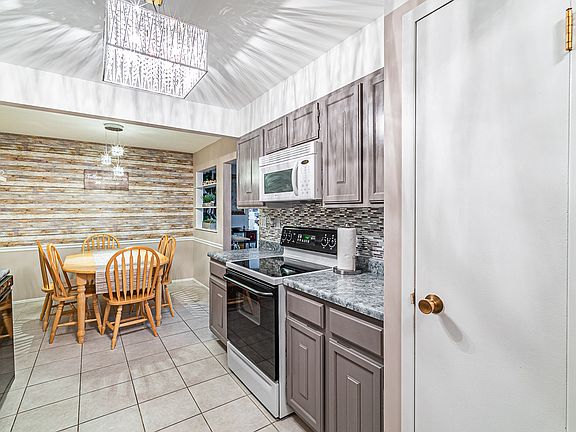 5th image of 1747 W Crystal Ln Unit 405