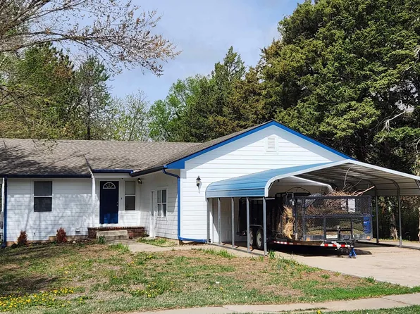 1415 Custer Ln, Augusta, KS 67010