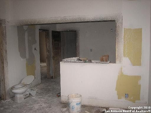 2nd image of 1209 N CENTER