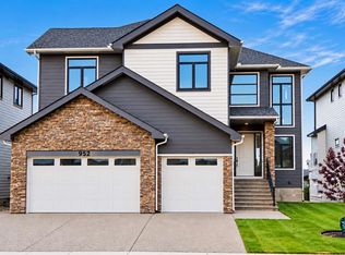 952 S South Shore Ter, Chestermere, AB T1X 3G2