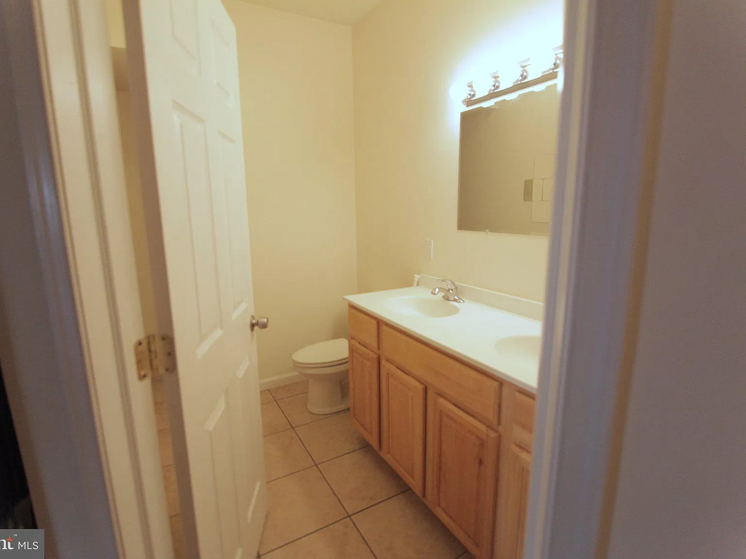 6 bed, 4.0 bath, 2283 sqft, $3,750 — Photo 2