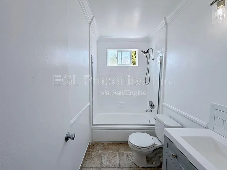 1032 N Gardner St #17 — Photo 11