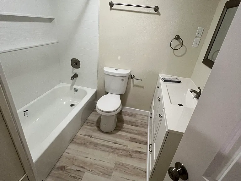 2807 Valleywood Dr — Photo 2