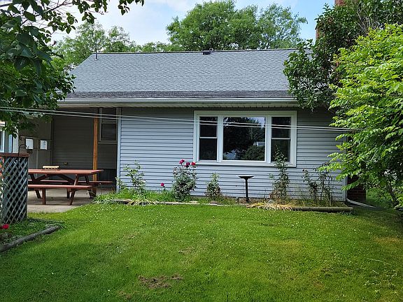 2nd image of 225 Hathaway St W