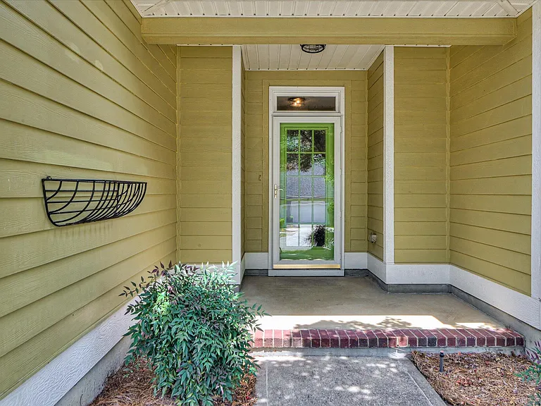 2037 Magnolia Pkwy — Photo 4