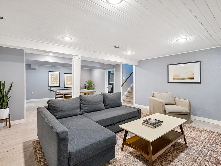 2140 Adrienne Dr — Photo 26
