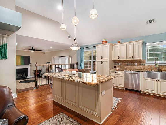 2nd image of 6177 Idlewood Cir