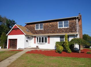 909 Warner Rd FLOOR 2, Valley Stream, NY 11580