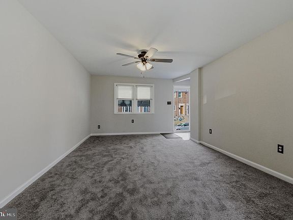 3rd image of 2516 N Heald St