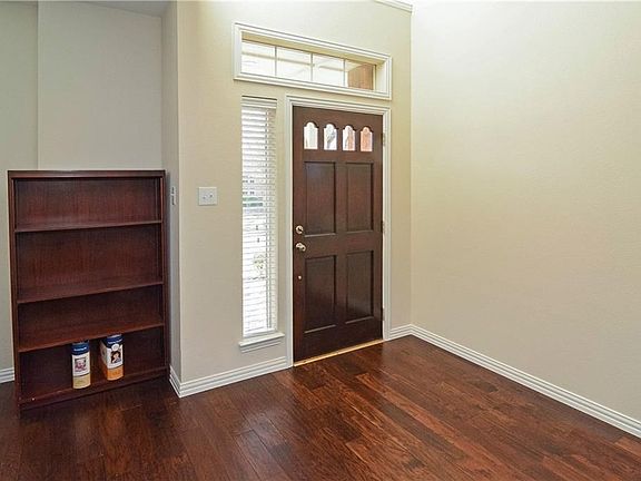 3rd image of 3828 Windward Dr