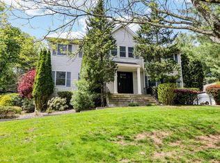 9 Carriage Ln, Nanuet, NY 10954