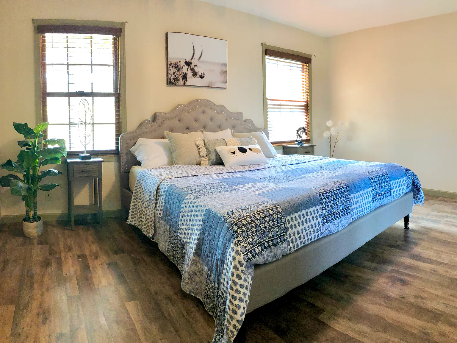 5 bed, $4,884 — Photo 1