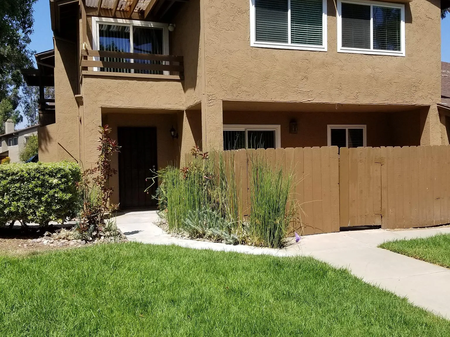 3 bed, 2.5 bath, 1138 sqft, $3,500 — Photo 2