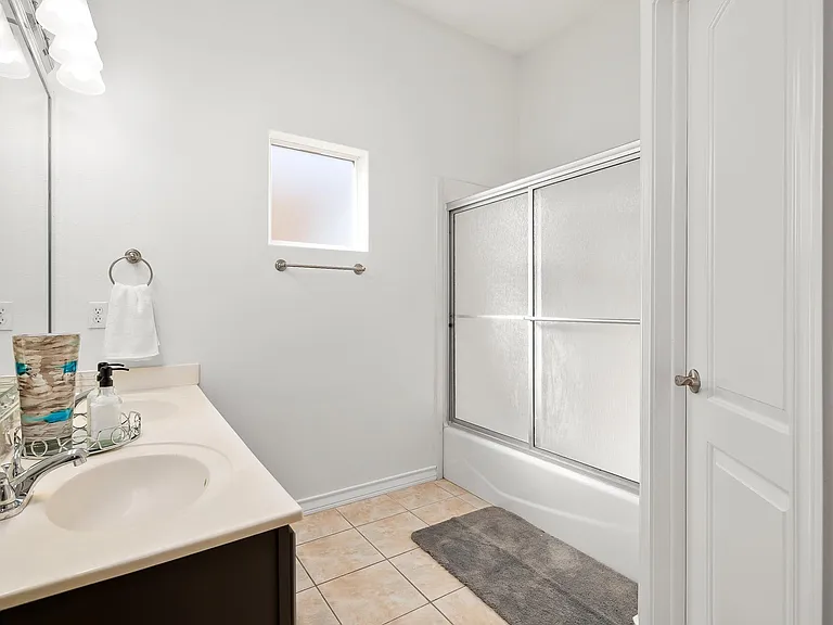 613 S Excalibur St — Photo 13