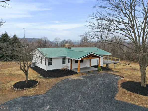 350 Potomac Ridge Ln, Berkeley Springs, WV 25411