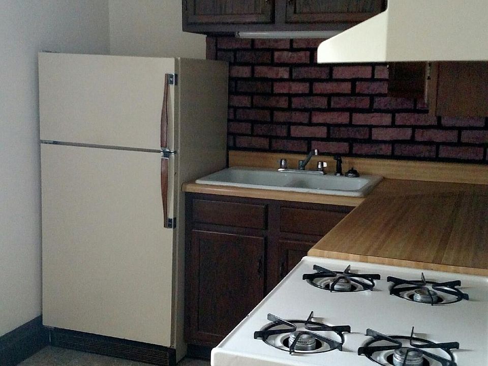 KITCHEN COMES WITH STOVE & REGRIGERATOR