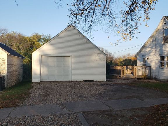 5th image of 410 9th Ave SE