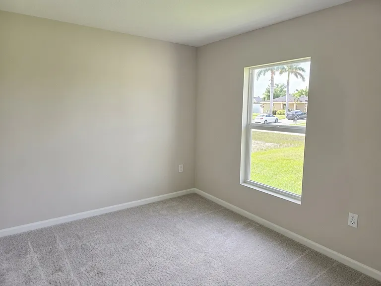 318 NW 20th St — Photo 12