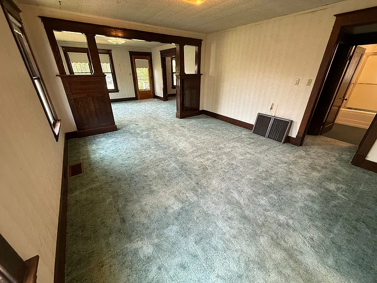 825 N Broadway Ave. — Photo 13