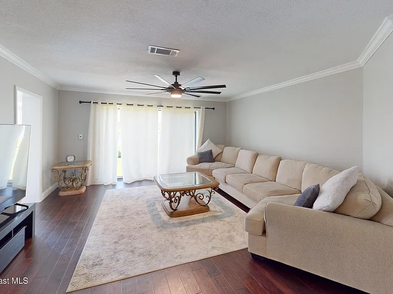 216 Country Club Dr — Photo 15