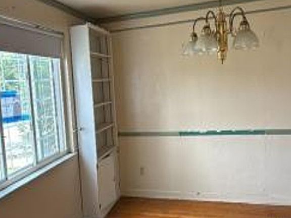 3rd image of 122 Wilson Street Ext