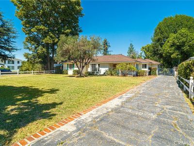 15471 Victory Blvd, Van Nuys, CA, 91406