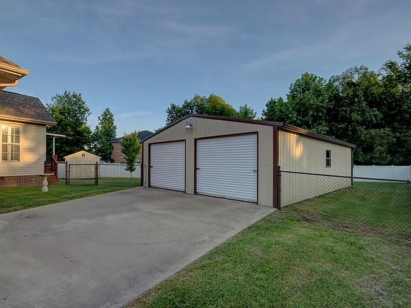 3rd image of 2375 Ellsworth Dr