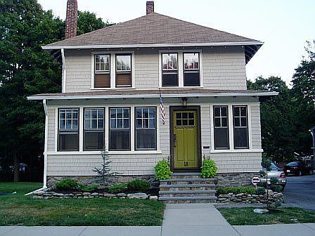 2nd image of 18 Paris St