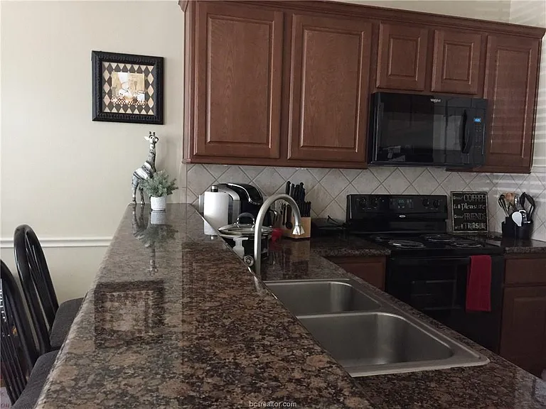 218 Forest Dr — Photo 4