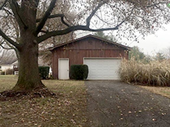 3rd image of 848 County Road 2150 E