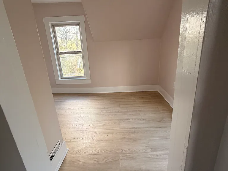120 Dunstable Rd — Photo 11