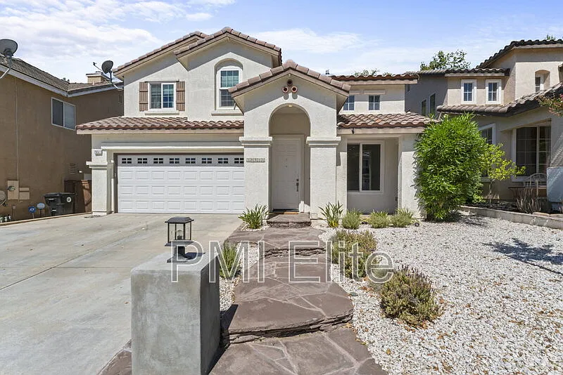 3 bed, 2.5 bath, 1847 sqft, $4,700 — Photo 1