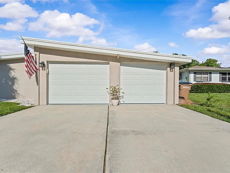 327 Sunny Ln — Photo 38