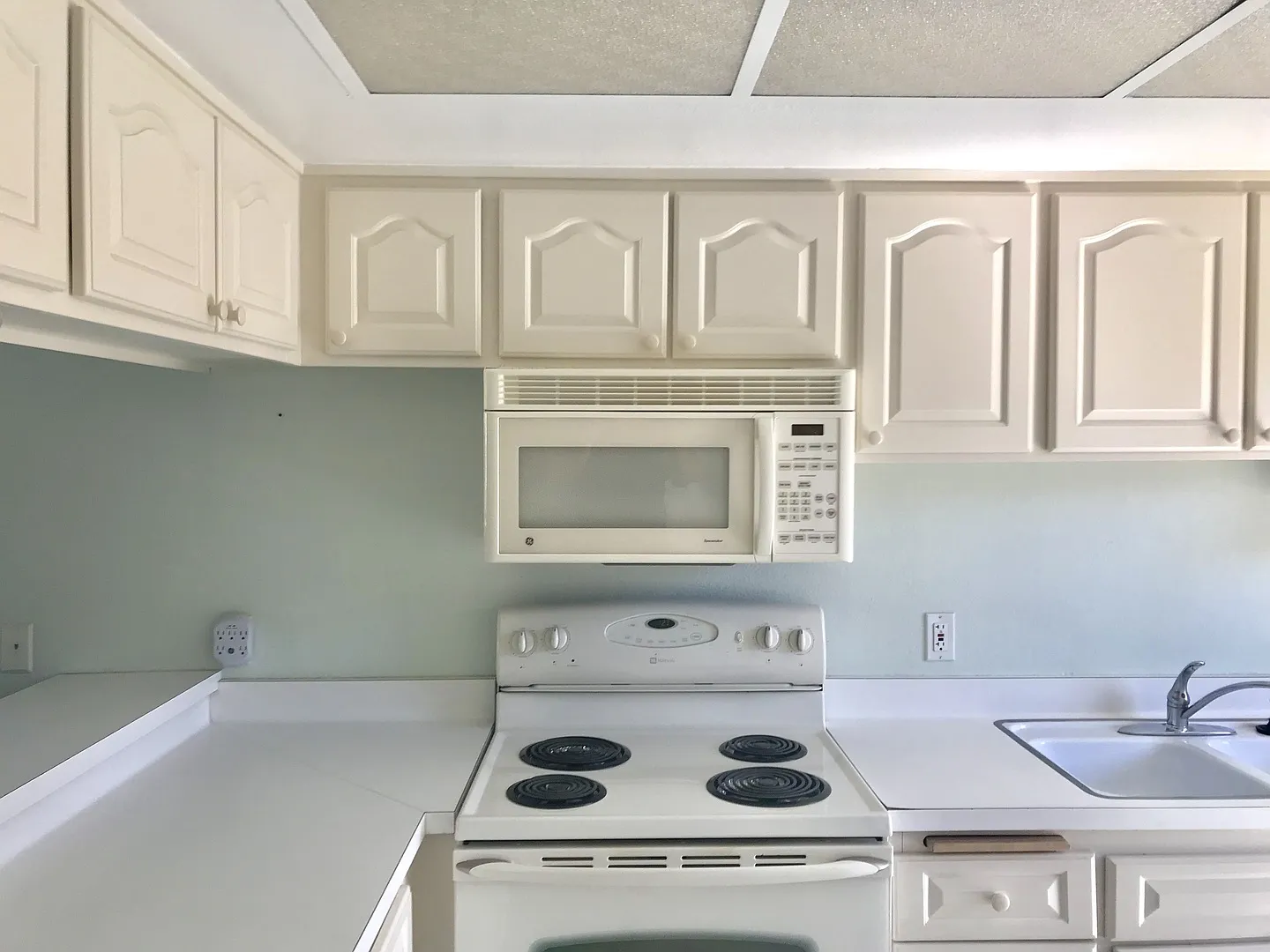 Available Now! 2 Bedroom 2 Bathroom Condo In Palm Springs! — Photo 4