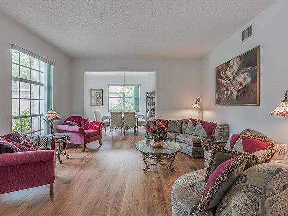3rd image of 2333 Warwick Dr
