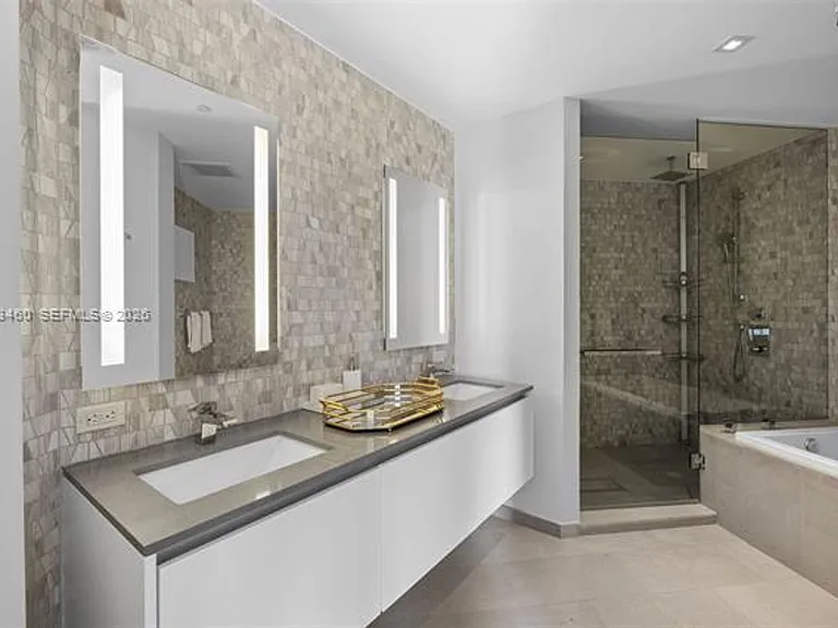 88 SW 7th St #1201 — Photo 26
