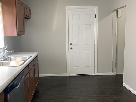 5th image of 3046 N Tacoma Ave