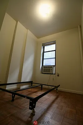 Rented by Wave Real Estate Group | media 34