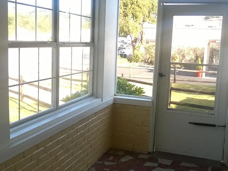 2420 Seaview Ave — Photo 2