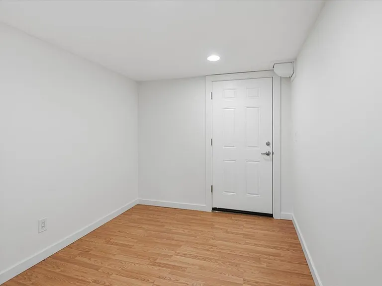 3733 SW Webster St — Photo 15