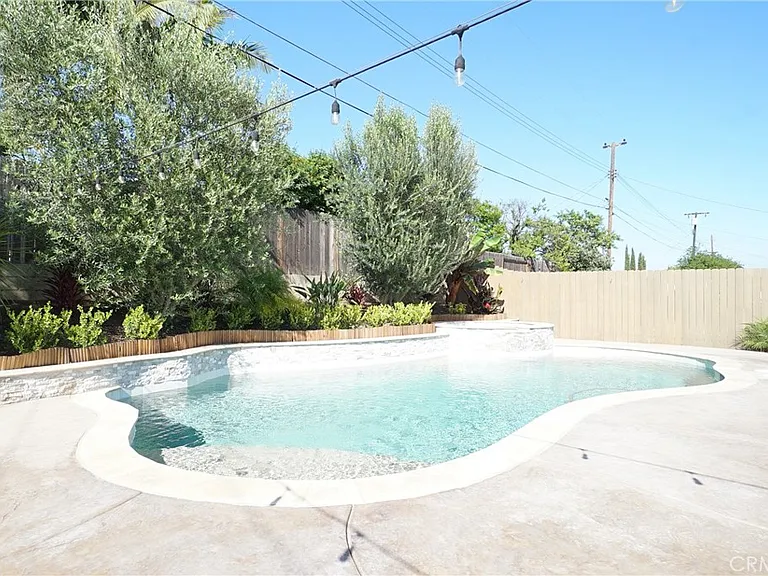 925 Gehrig Ave — Photo 8