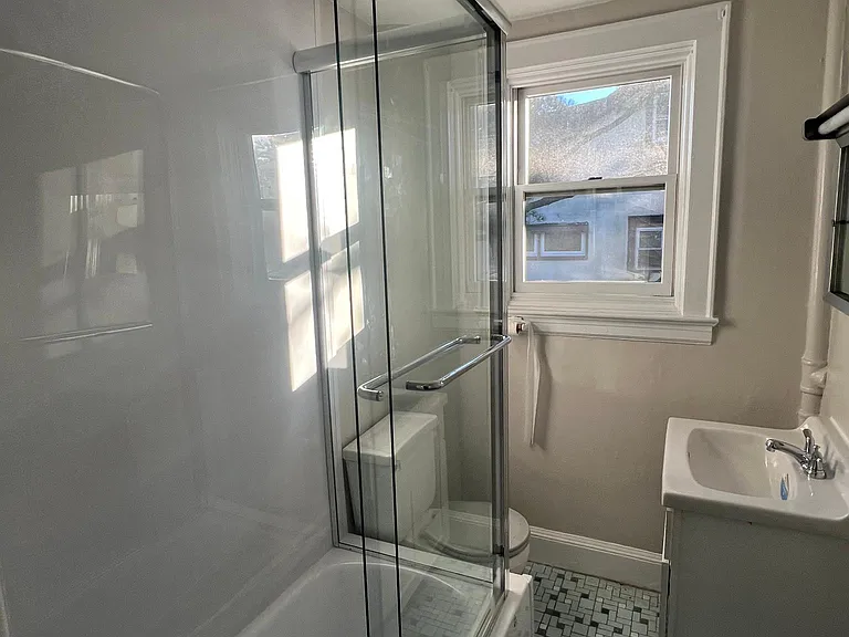 220 Hillside Pl — Photo 7