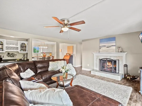 10 Beekman Pl, Agawam, MA 01001