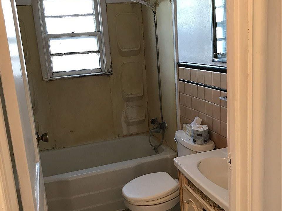 2nd image of 120 N Maple Ave