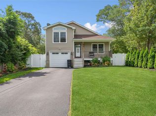 54 Baybright Dr, Shirley, NY 11967
