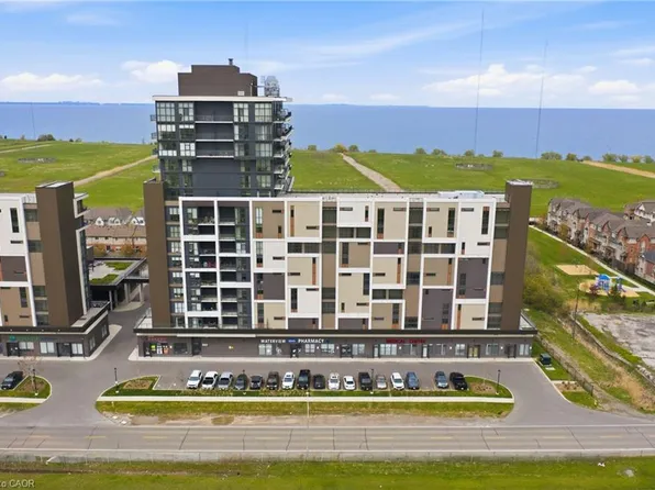 550 Service Rd #311, Grimsby, ON L3M 4E8