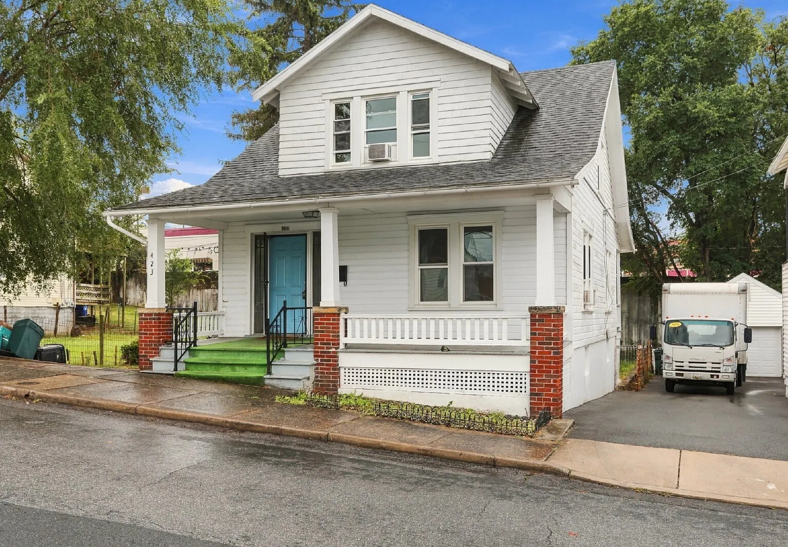 3 bed, 1.5 bath, 1188 sqft, $2,000 — Photo 4