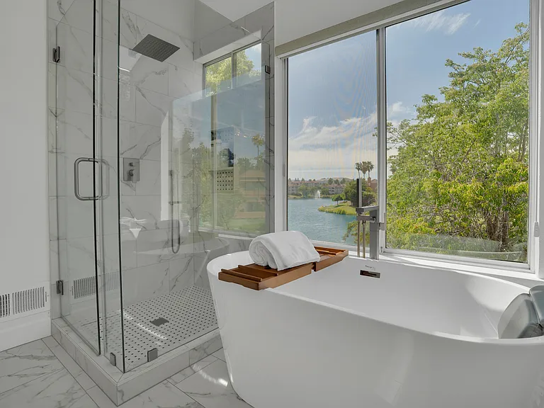 E Lakeshore Dr — Photo 2