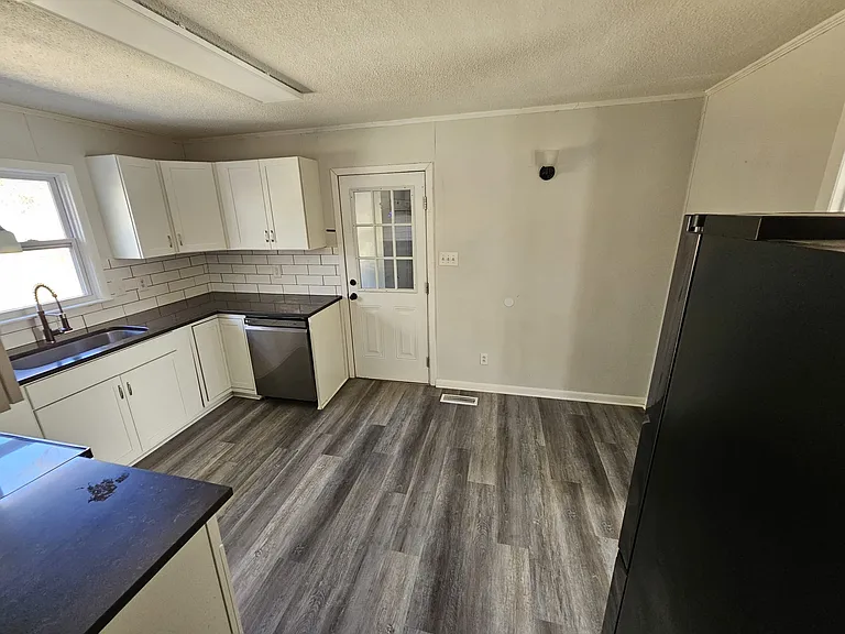 762 Gayron Dr — Photo 5